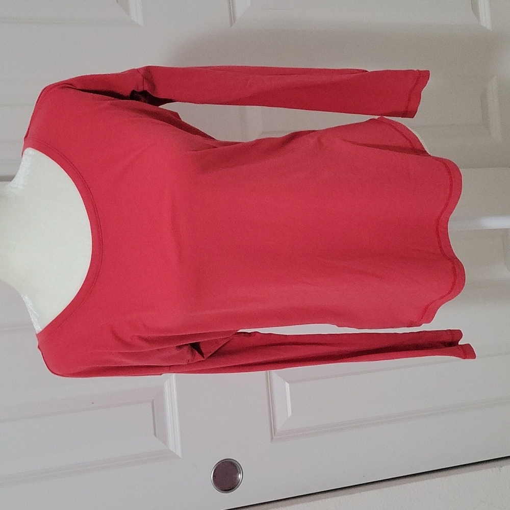 Under Armour Women's Size S Long Sleeve T-Shirt Athletic Top Thumbholes Pink